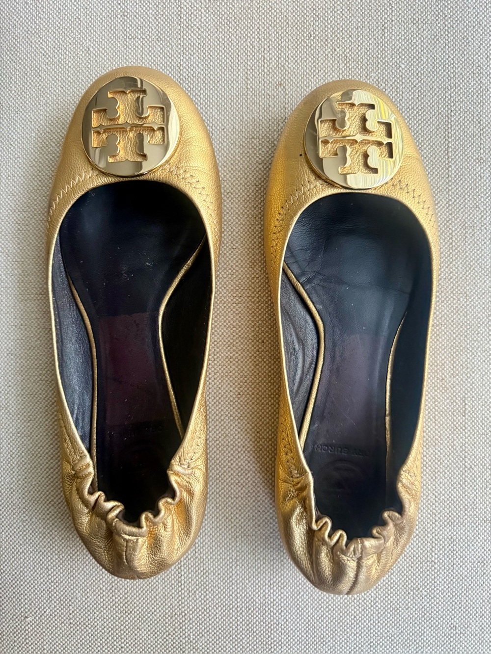 Tory Burch Women's Gold Leather Ballet Flats runs Size 7 -7,5